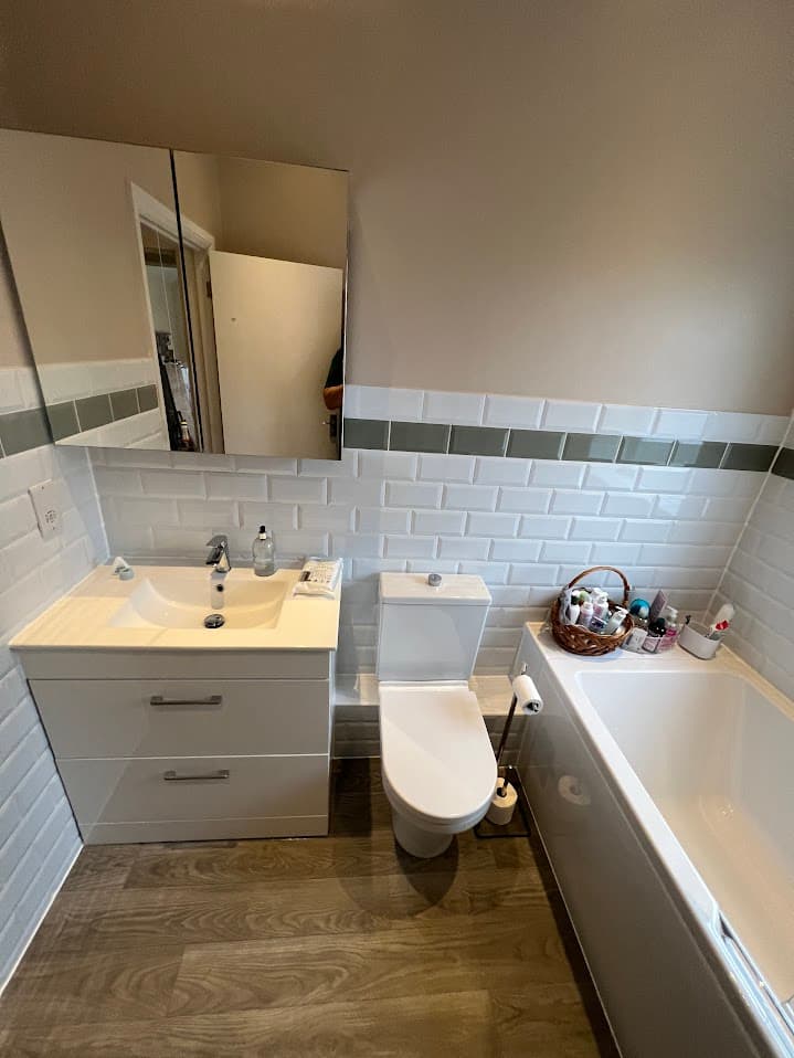 Classic White & Timber Suite detail