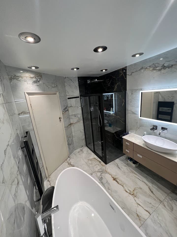 High-Contrast Feature Ensuite detail