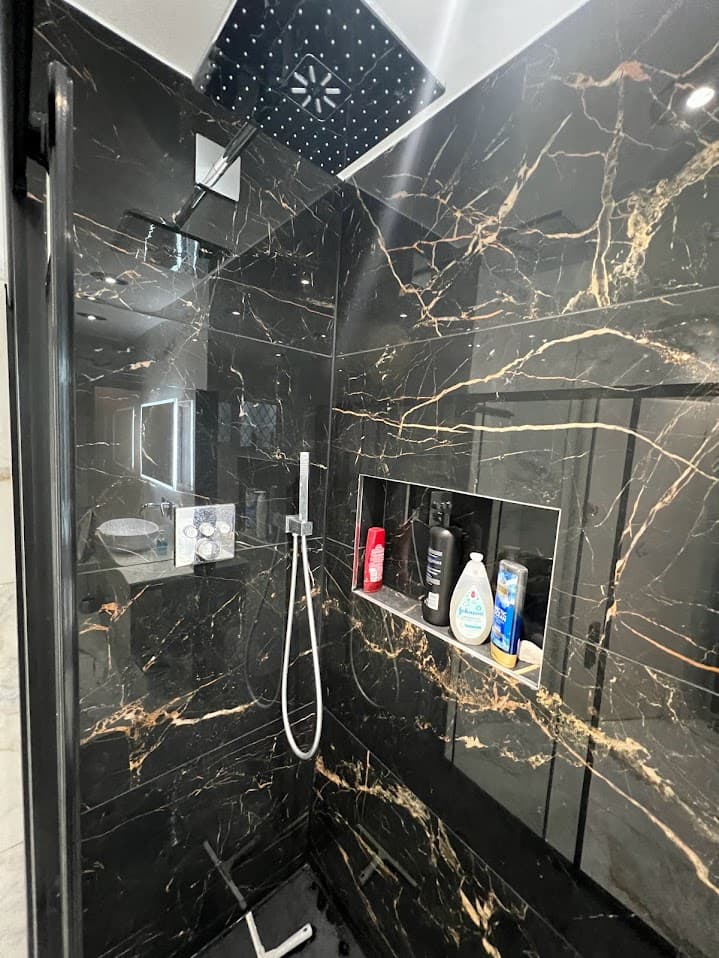 High-Contrast Feature Ensuite detail