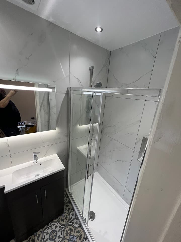 Marble & Geometric Suite detail