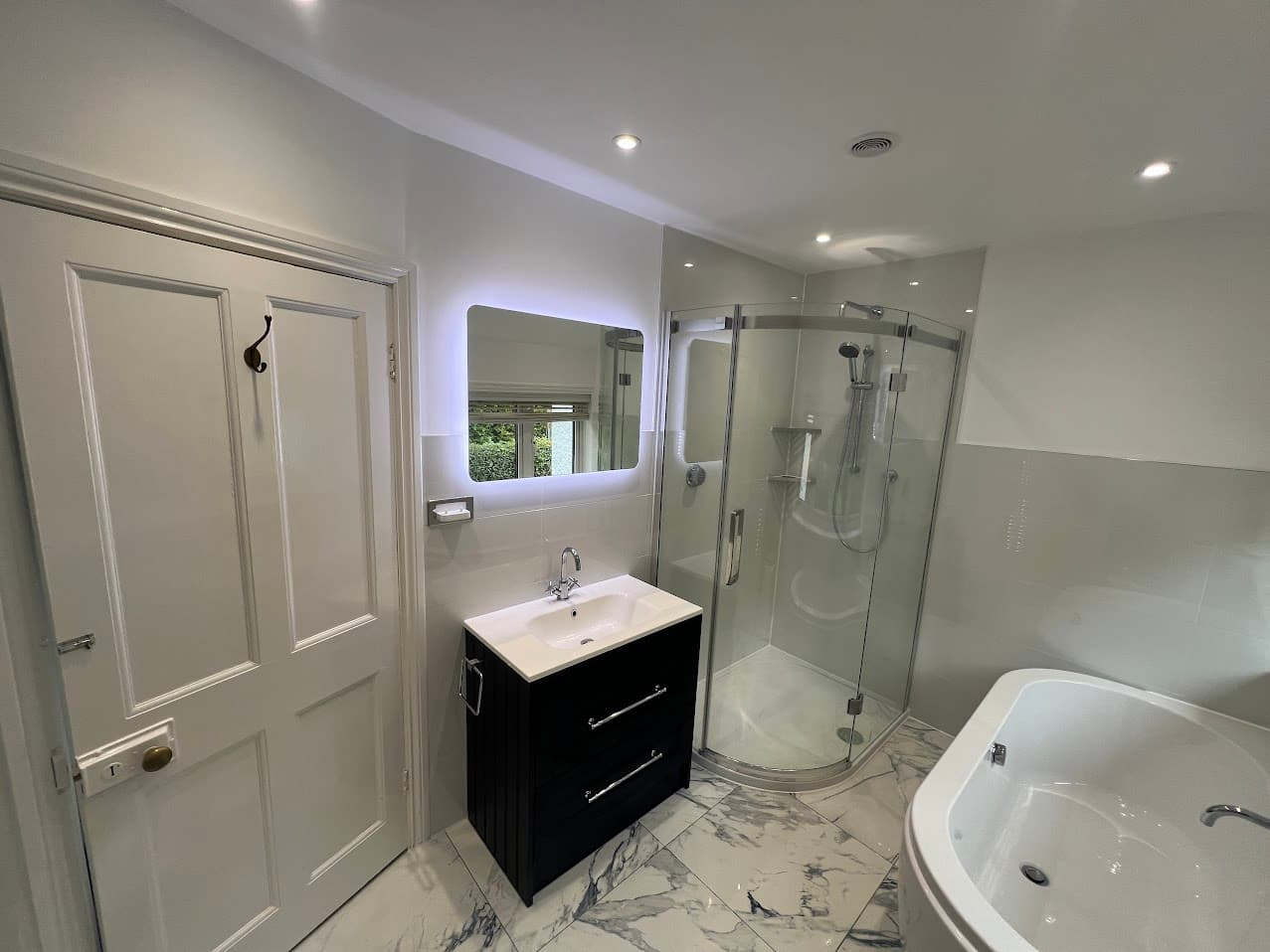 Marble & Midnight Suite bathroom