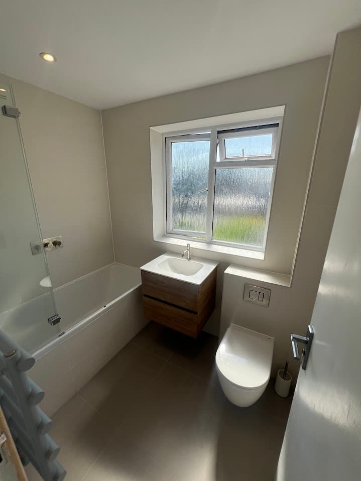 Porcelain & Timber Suite