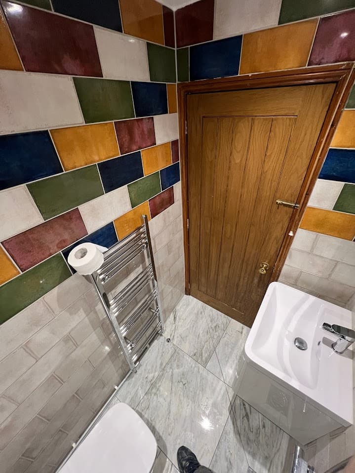 Vibrant Metro WC detail