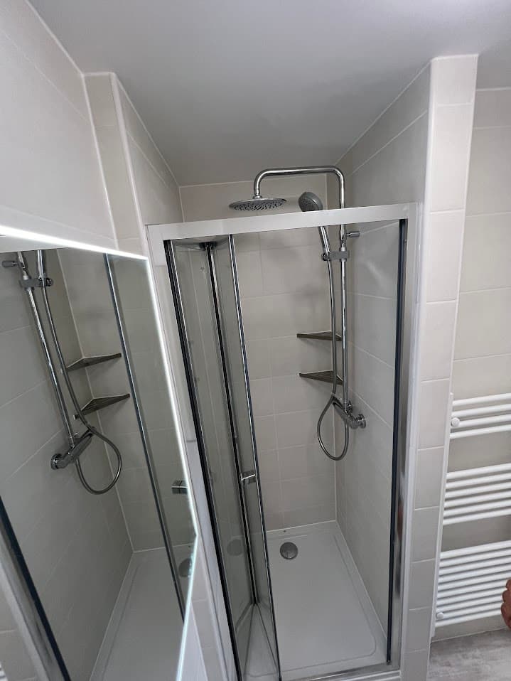Compact Bright Shower Room detail