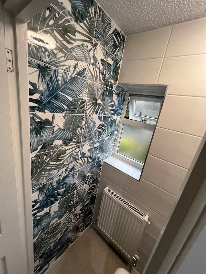 Tropical Feature & Fitted Suite detail