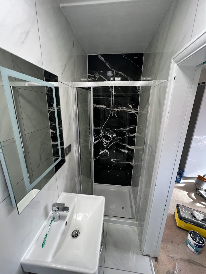Monochrome Marble Ensuite
