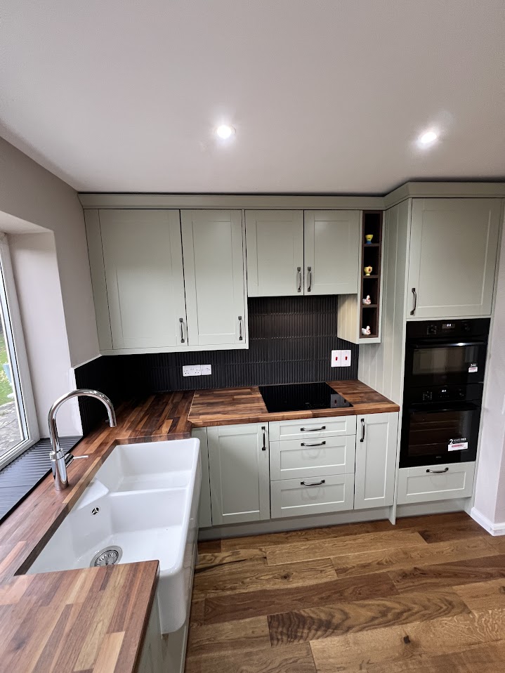 The Sage & Walnut Shaker